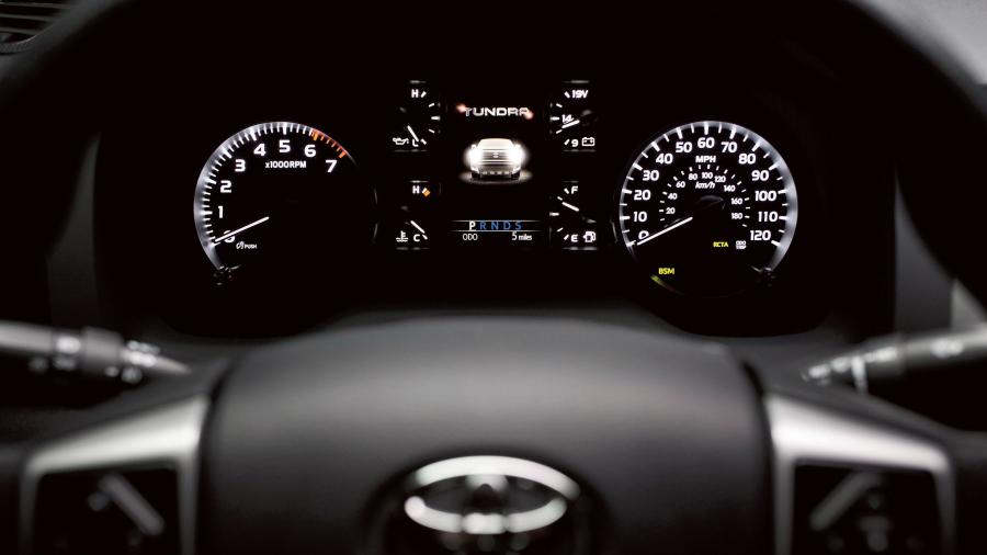 Панель приборов Toyota Tundra TRD Pro CrewMax 2019 года  (фото 18 из 27)